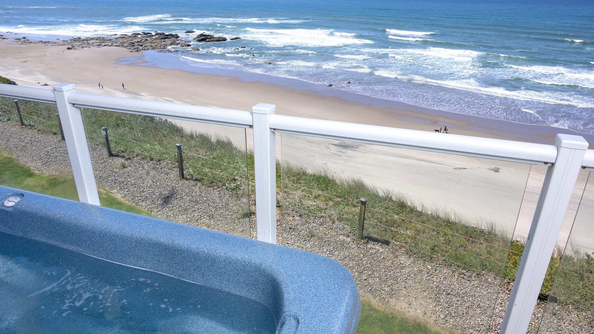 Lincoln City Condo | Oceanfront, Hot Tub, Onsite Pool - Pacific Pearl