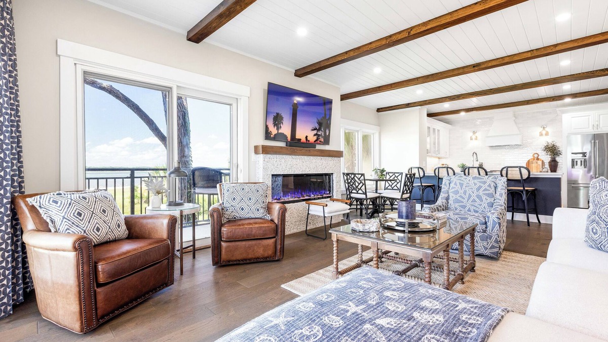 South Beach Condo | Oceanfront, Luxe Villa, 2 BR/2 BA, Pool, Supremely Stylish