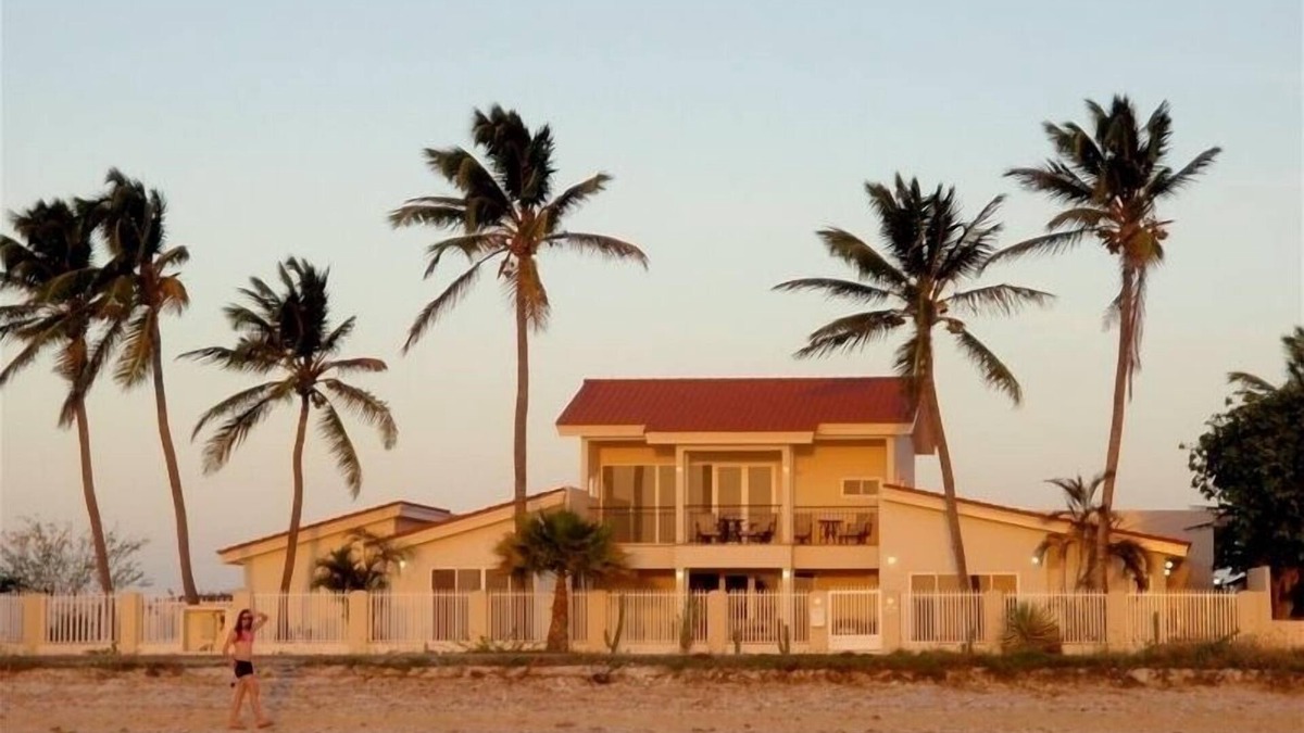 Malmok Villa | Oceanfront Luxury Malmok 5 Bedroom 6 Bath Villa