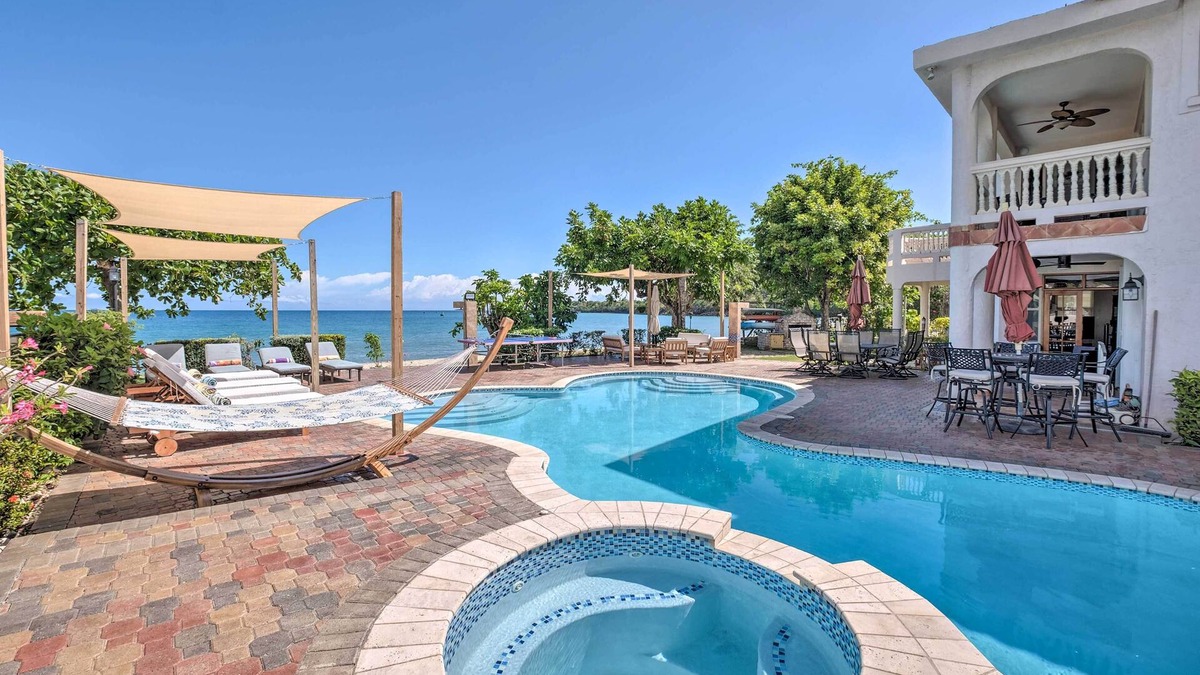 Rio Bueno House | Oceanfront 'Majestic Beach House' w/Gym + Pool!