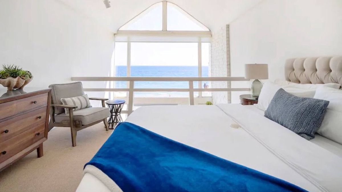 Central Malibu House | Oceanfront Malibu Townhouse On Quiet Road