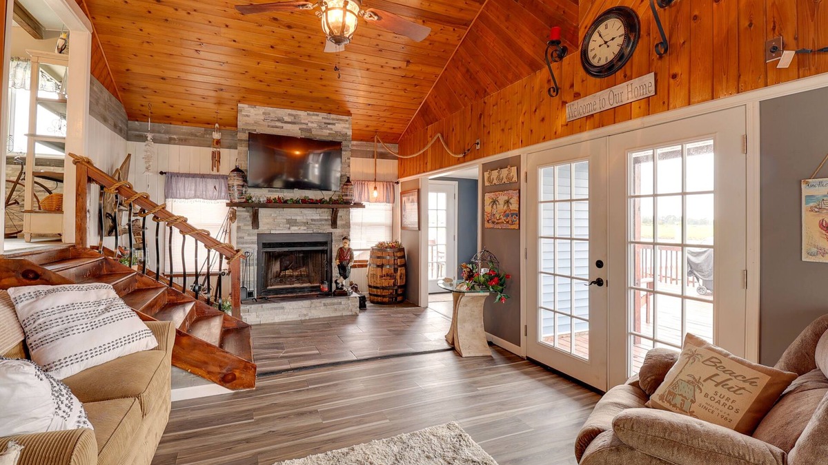 Milford House | Oceanfront Milford Home w/View & Boat Access