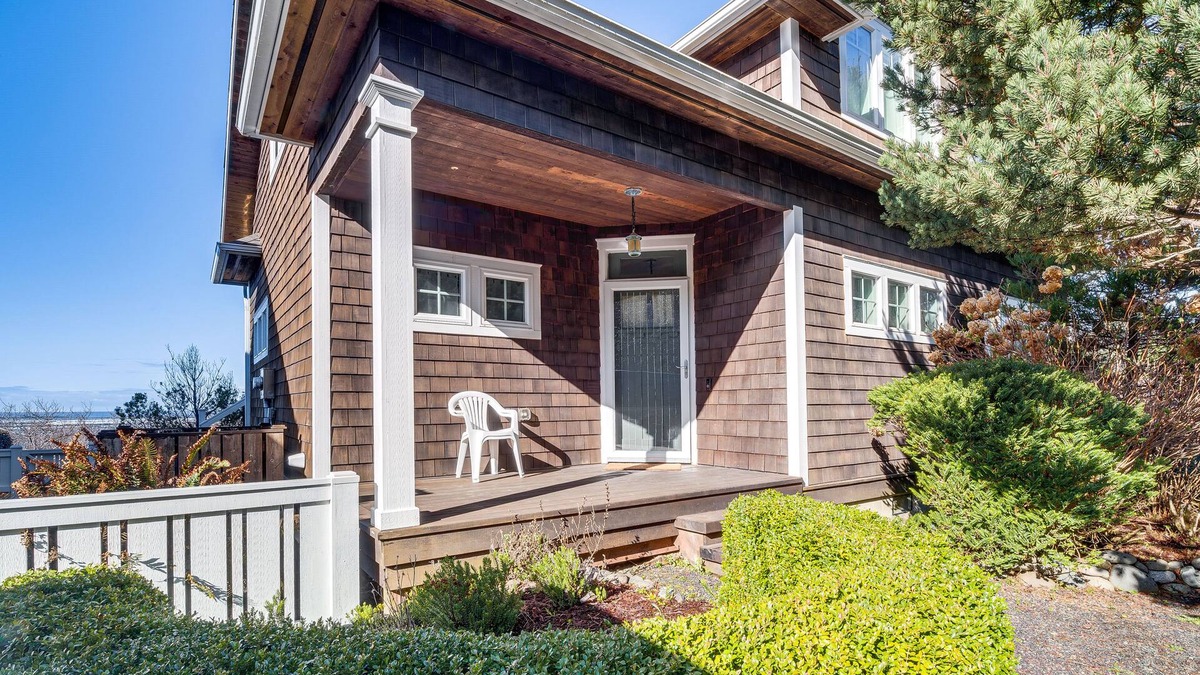 Moclips House | Oceanfront Moclips Escape w/Deck & Beach Access!