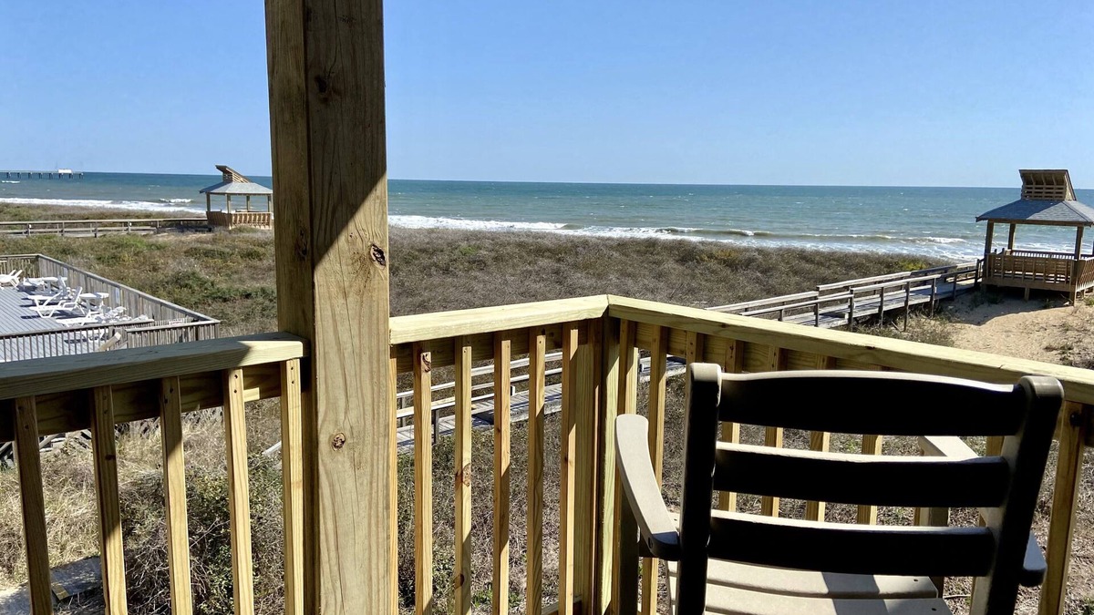 Duck Condo | OCEANFRONT! Newly renovated 2BD/2Bath in Duck, NC