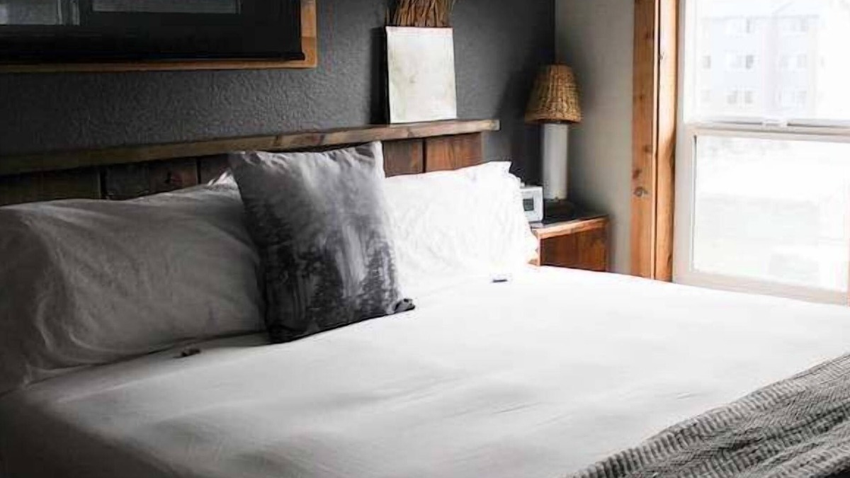 Long Beach Hotel | Oceanfront Oasis: Long Beach Retreat Near Discovery Trail! Pets Allowed, Pool.