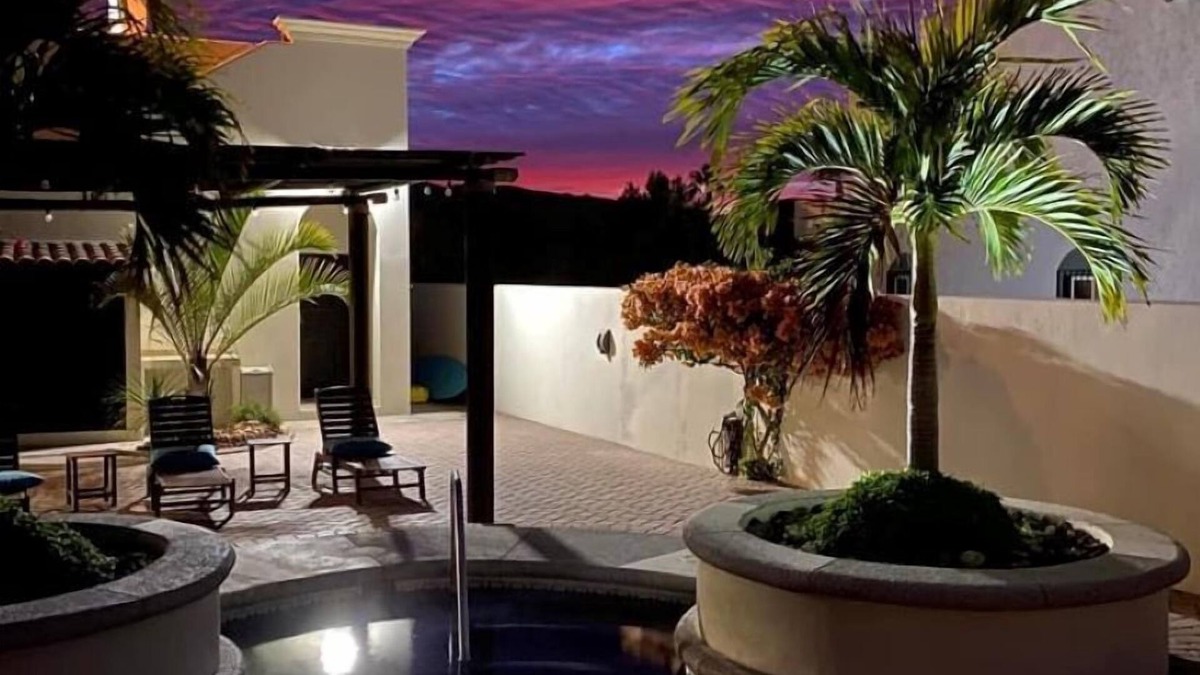 Loreto House | Oceanfront Oasis: Walk to town, Private Pool, Spacious Garden Courtyard