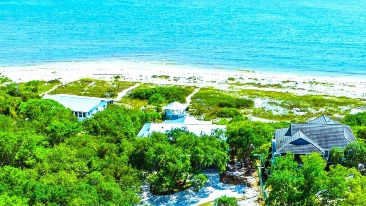Alligator Point House | Oceanfront on a Private Beach-Hot Tub-Beautifully Remodeled-Dog Friendly Beach
