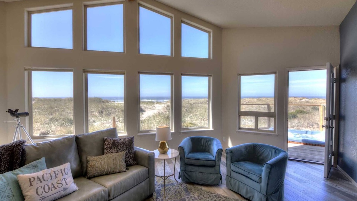 Bayshore House | Oceanfront on Sandy Beach! Hot Tub! Dog Friendly! Direct Beach Access! Game Room!