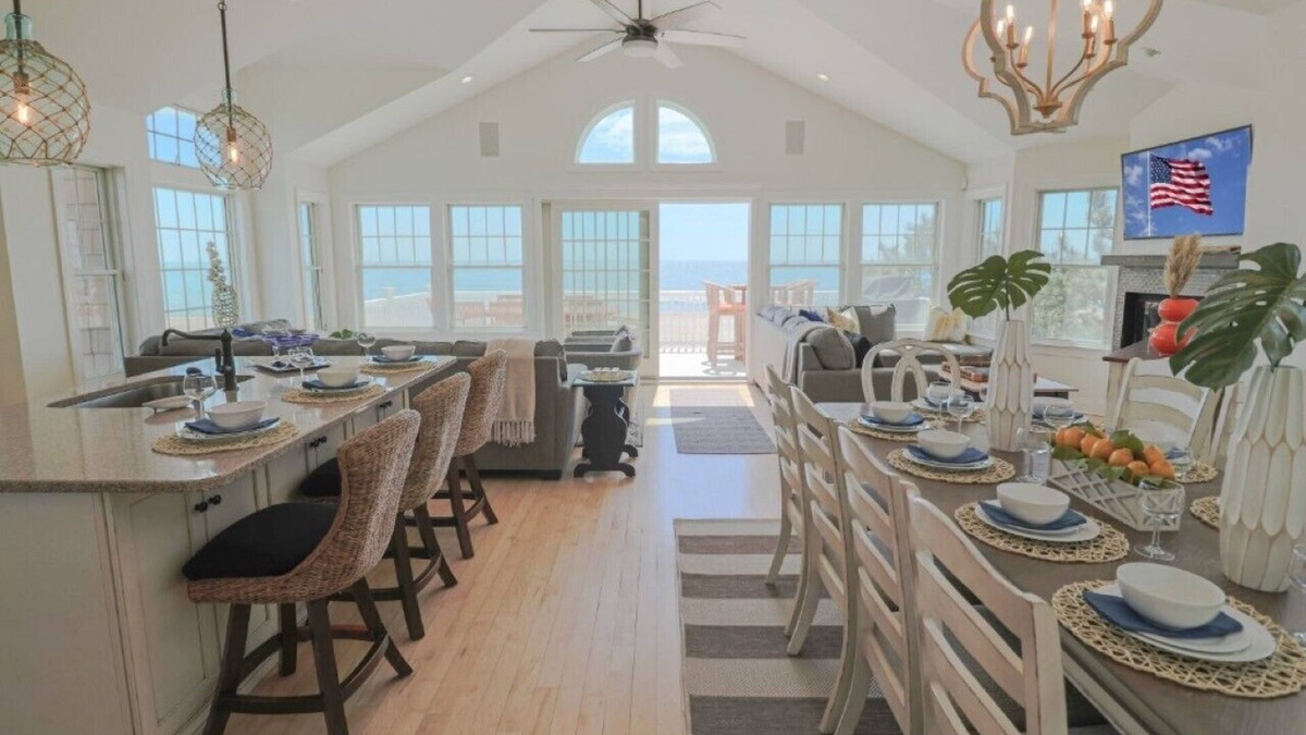 Surf City House | OCEANFRONT OPEN FOR FALL AND HOLIDAY SEASON 5 BEDROOM NEWLY REMODELED