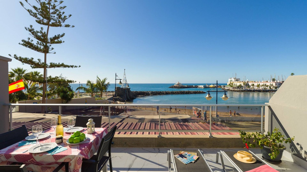 Playa de Mogan Ski Chalet | Oceanfront Paradise – Sleep by the Waves