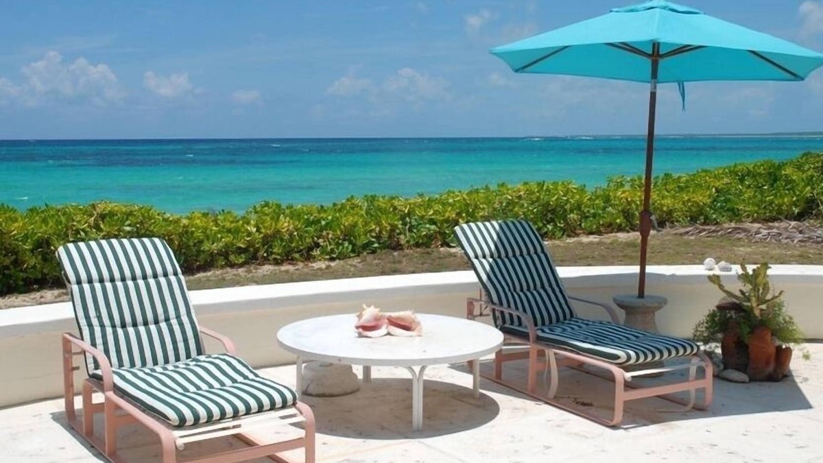 Greencastle House | Oceanfront Perfection - Daily Housekeeping/Private Cook included!