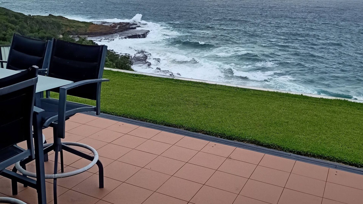 Port Kembla House | OCEANFRONT, PORT KEMBLA n- Sleeps 10n- 4 Bedroomsn- + Foldoutn- Great Viewsn
