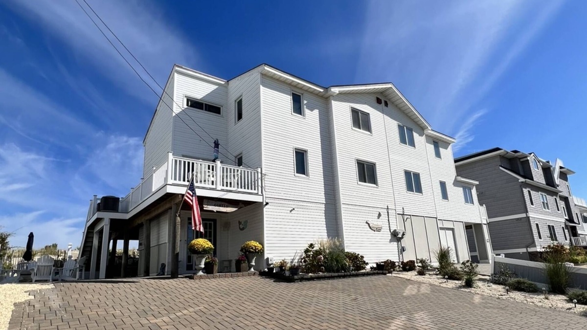South Beach Haven House | OCEANFRONT! PRIVATE BEACH ACCESS. call 914-475-1235 Yr round RENTALS !