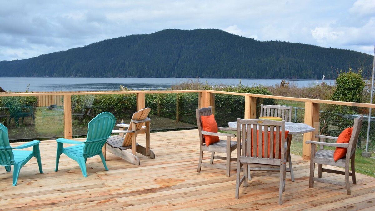 Port Renfrew Cottage | Oceanfront Retreat. Breathtaking Views, Barrel Sauna & Family-Friendly Comfort.