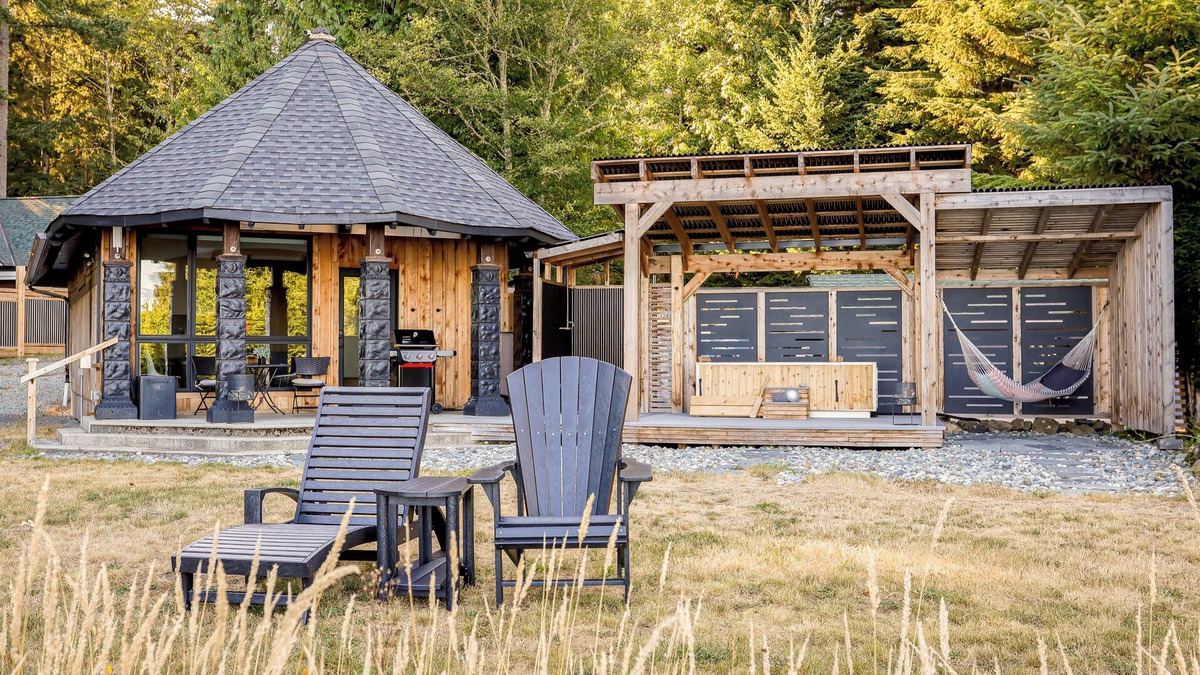 Shirley Cottage | Oceanfront, sauna, soaker tub, outdoor shower, private, fireplace, BBQ, adults.