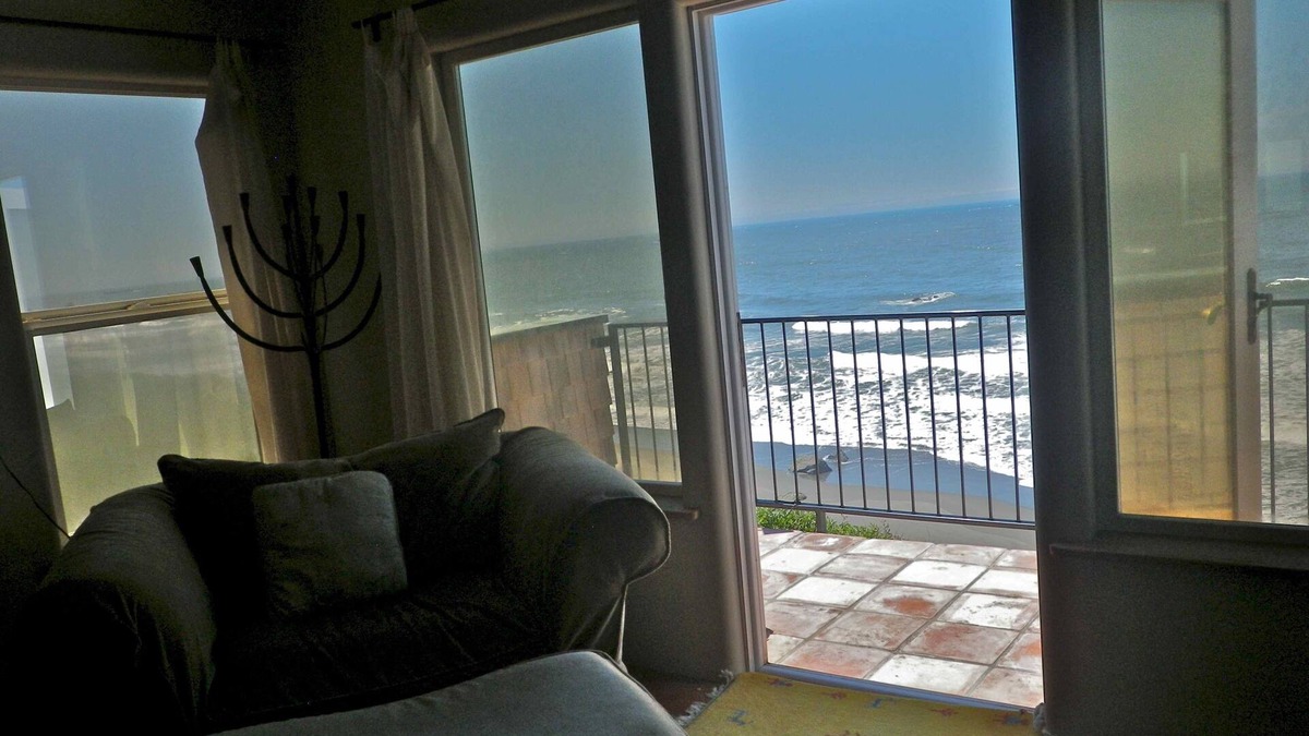 Gold Beach Villa | *Oceanfront Spanish Style Villa *Hot tub *Sea Views *Unique Design *Relaxing