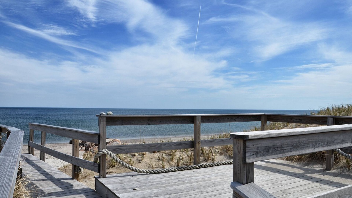 East Sandwich Cottage | Oceanfront - Spring Hill Beach - Sleeps 6