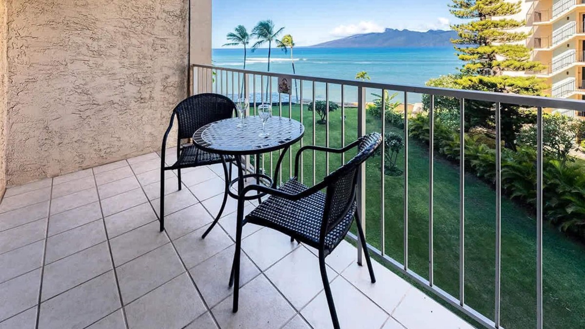 Kahana Condo | Oceanfront Studio w. AC, Gym & Pool | Kahana Gem!