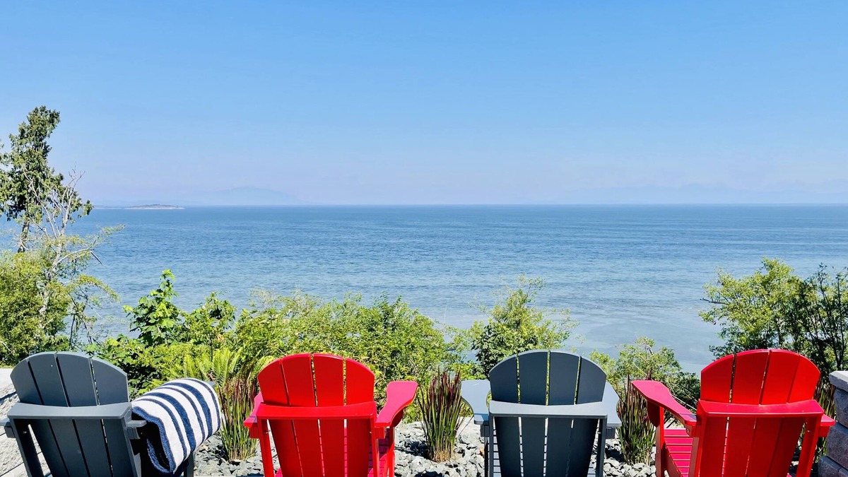 Regional District of Nanaimo House | Oceanfront Sunsets