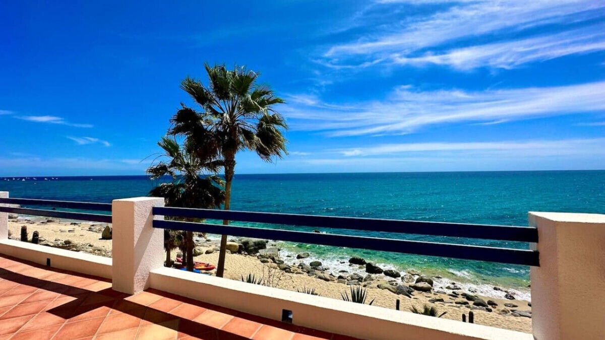 Buenavista House | Oceanfront Two Bedroom Villa at Mar y Sol