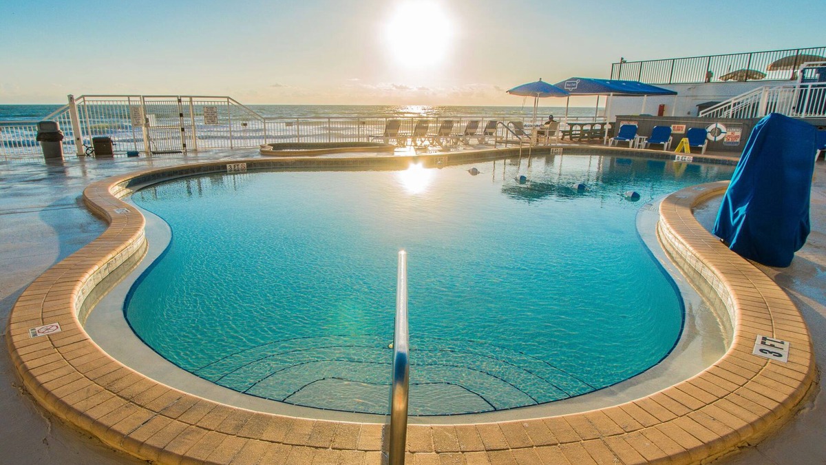 Daytona Beach Shores Condo | Oceanfront 1BR Condo w/Balcony & Kitchen