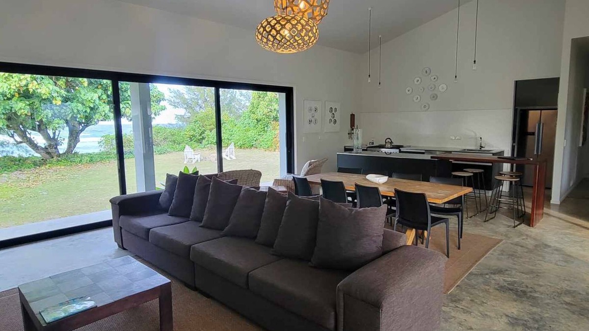 Matavera Villa | Oceanfront Villa great for small groups or families.