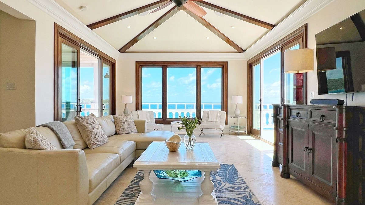 Bolongo Bay Villa | Oceanfront views! POOL - 7mins to STJ Ferry