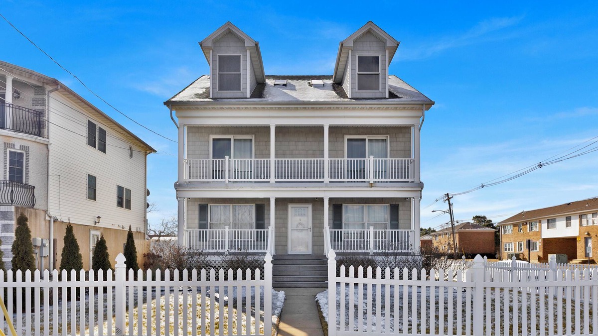 Keansburg Villa | Oceanfront Villa with Skyline Views