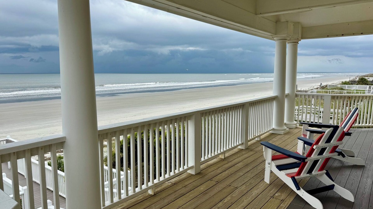 Saint Helena Island House | Oceanfront w/sandy beach all day! 4100sq ft. Retreat w/Private walk, Pet’s ok!