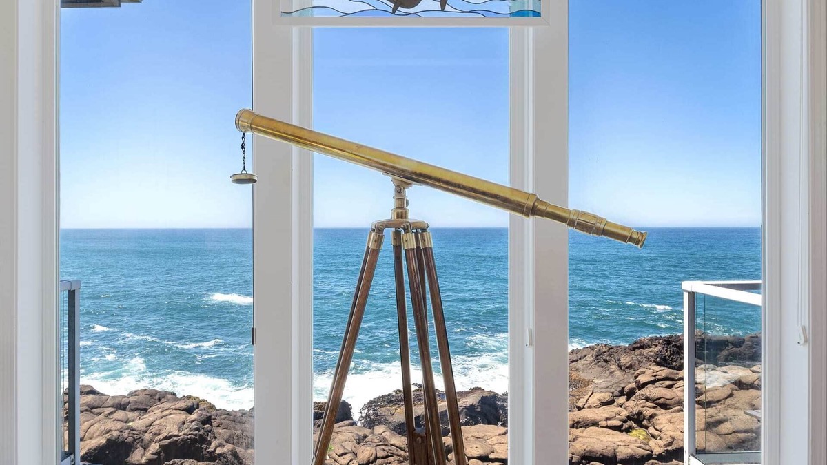 Depoe Bay Condo | Oceanfront, Watch Whales | Reflections by the Sea