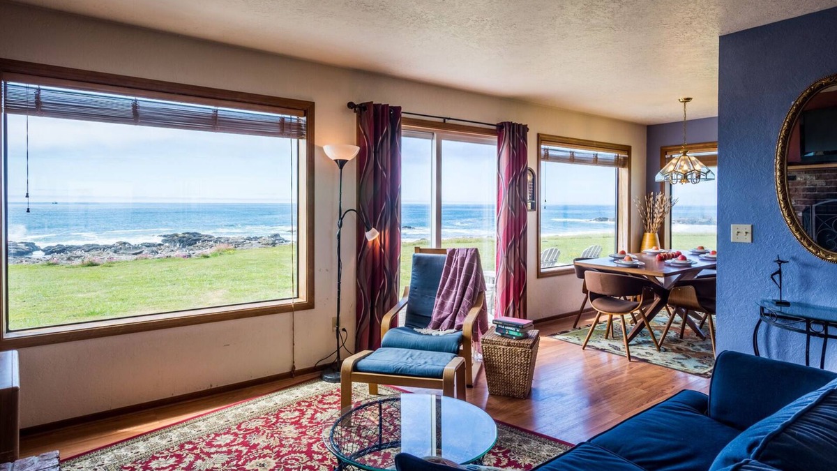 Yachats House | Oceanfront Wave Watching with Hot Tub & Walk To Everywhere in Yachats!