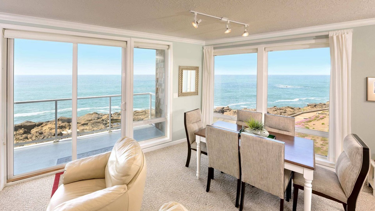 Depoe Bay Condo | Oceanfront, Whale Watching, Pool | Captains Choice