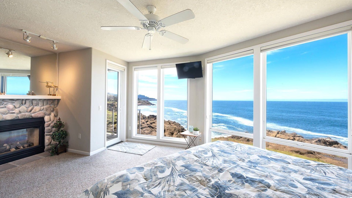 Depoe Bay Condo | Oceanfront, Whale Watching, Pool | The Beacon