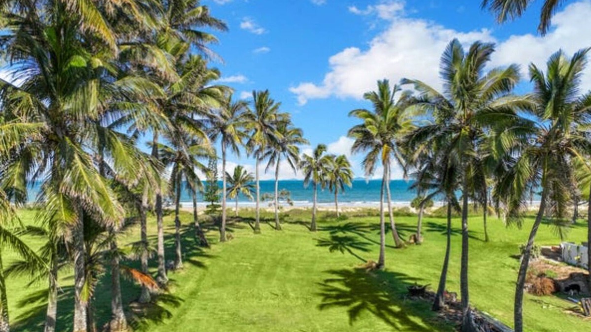 Yeppoon House | Oceans 11 - Executive Beachfront Property Yeppoon
