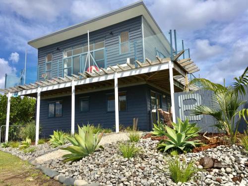 Mangawhai Heads House | Oceans 8 - Mangawhai Heads Holiday Home