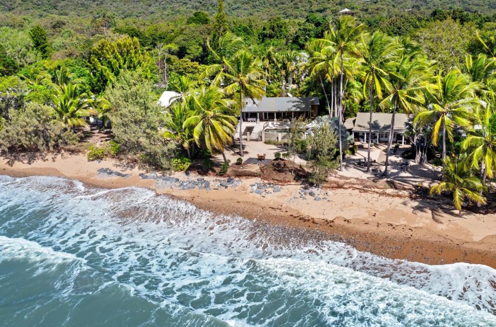 Mowbray House | Oceans Edge Beach House At Oak Beach