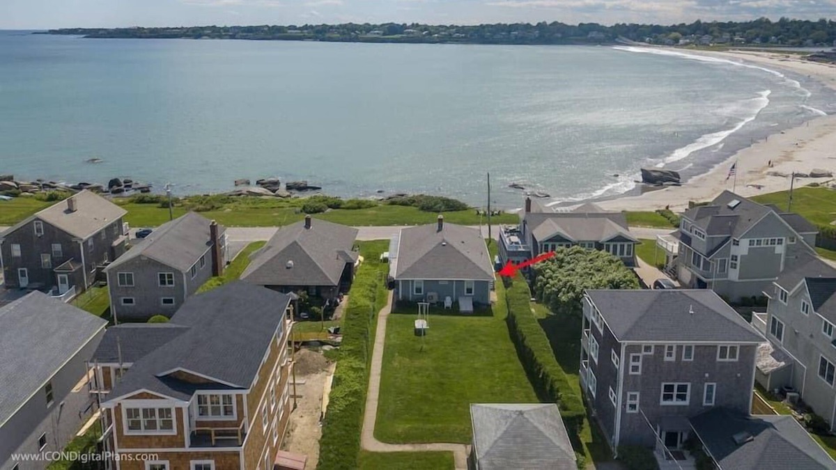 Easton's Point House | Oceanside 2 bedroom cottage - unobstructed sea view and walk to beach!
