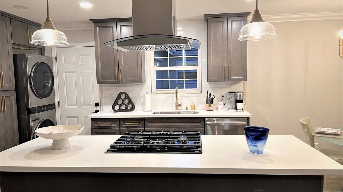 Mira Costa House | Oceanside beauty just 5 miles to the beach