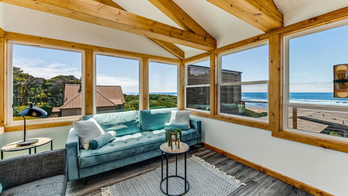 Edgewater Shores Cottage | Oceanside Big Stump Beach getaway with hot tub & ocean views - dog-friendly