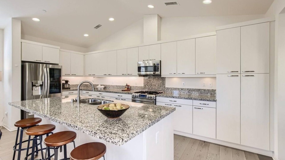 Ivey Ranch - Rancho Del Oro Condo | Oceanside, CA new townhouse, pool, jacuzzi, workout area