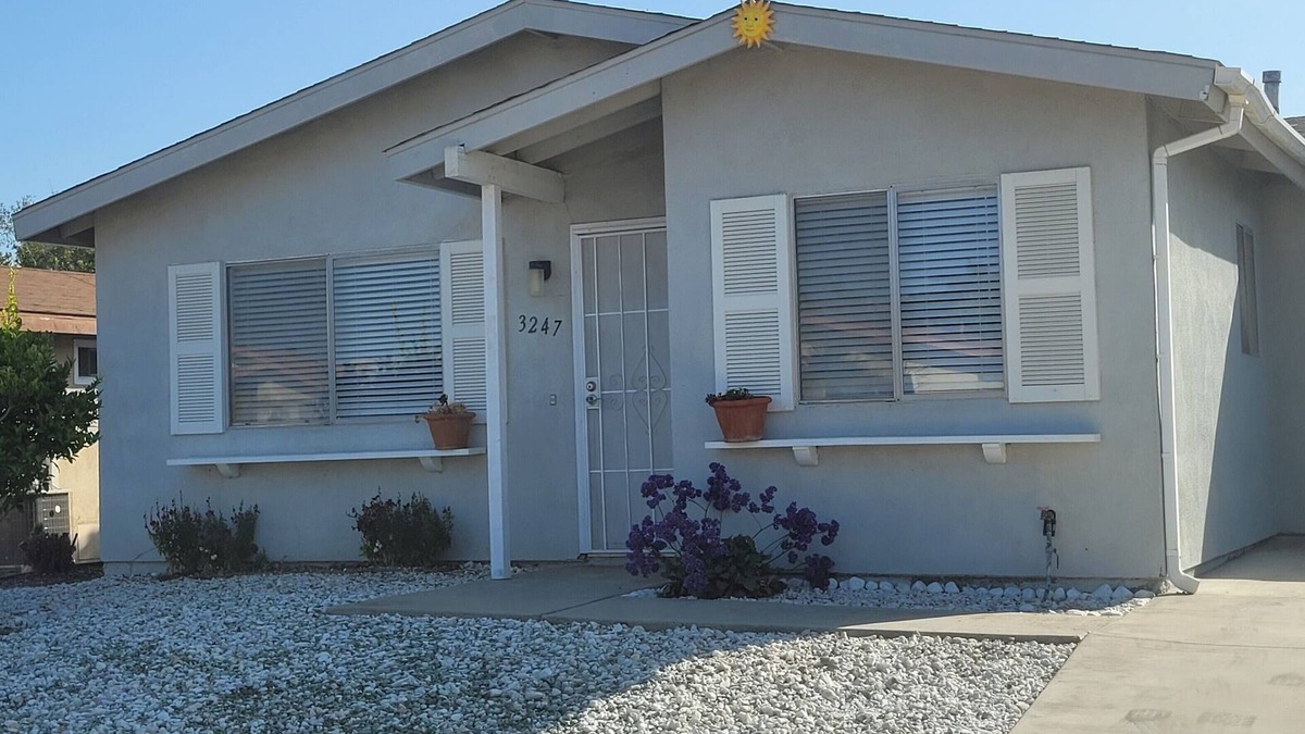 Mira Costa House | Oceanside Carlsbad border 55+ AC, near shopping, restaurants, ~ 5 mi to beaches