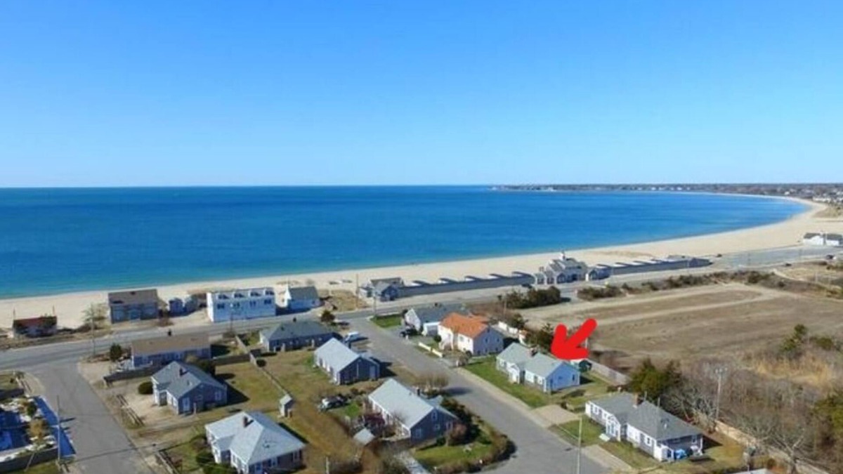 West Hyannisport Cottage | Oceanside Cottage condo next to beach 2bedroom 1bath for 4-6 people