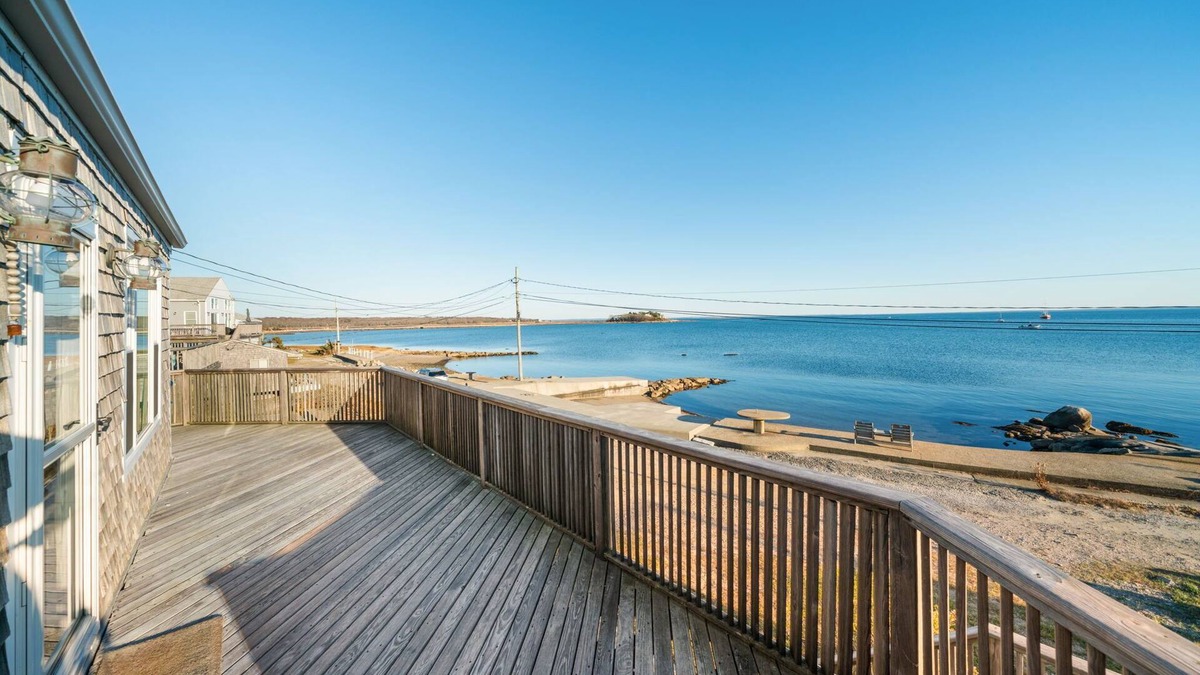 Mattapoisett Cottage | Oceanside Cottage with Private Beach Access