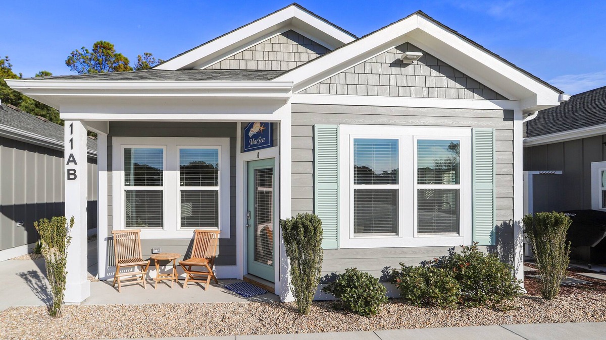 Whalehead Beach Condo | Oceanside: Modern home with Stunning Decor! Pets ok!