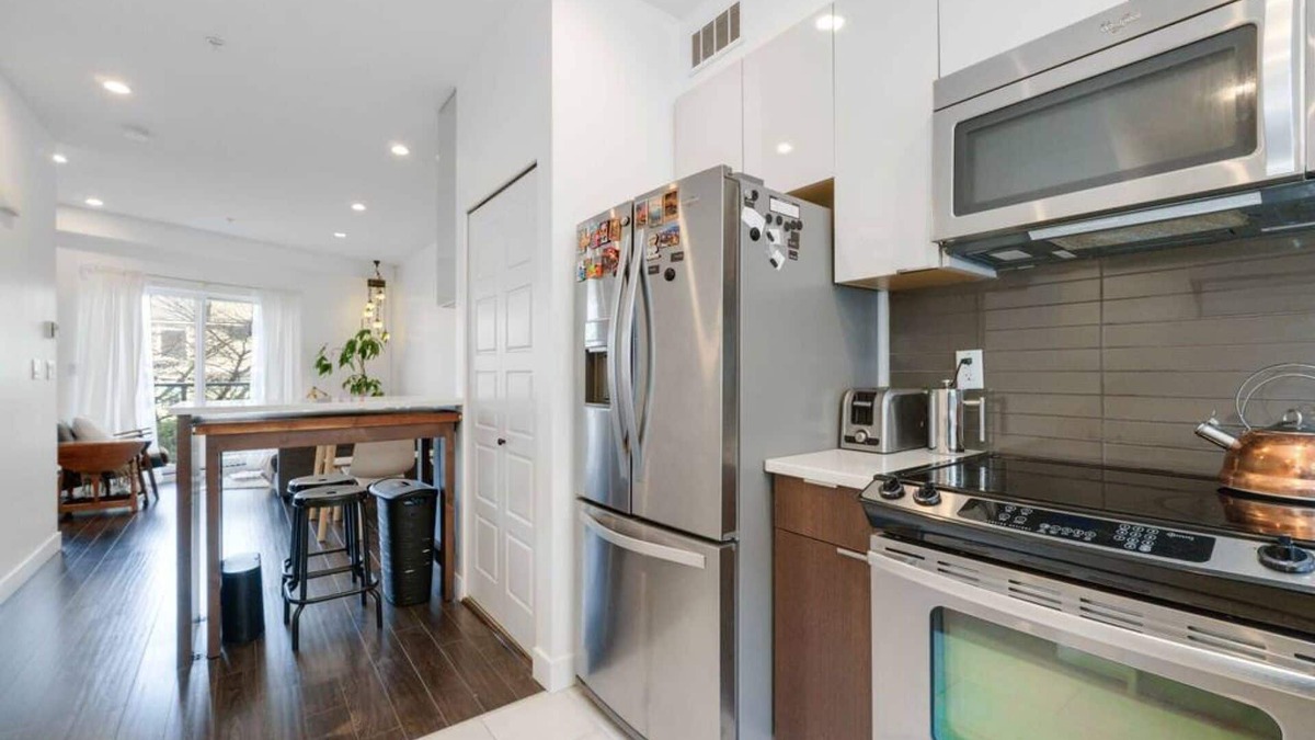 Grandview-Woodland House | Oceanside oasis + mountain view w/private rooftop