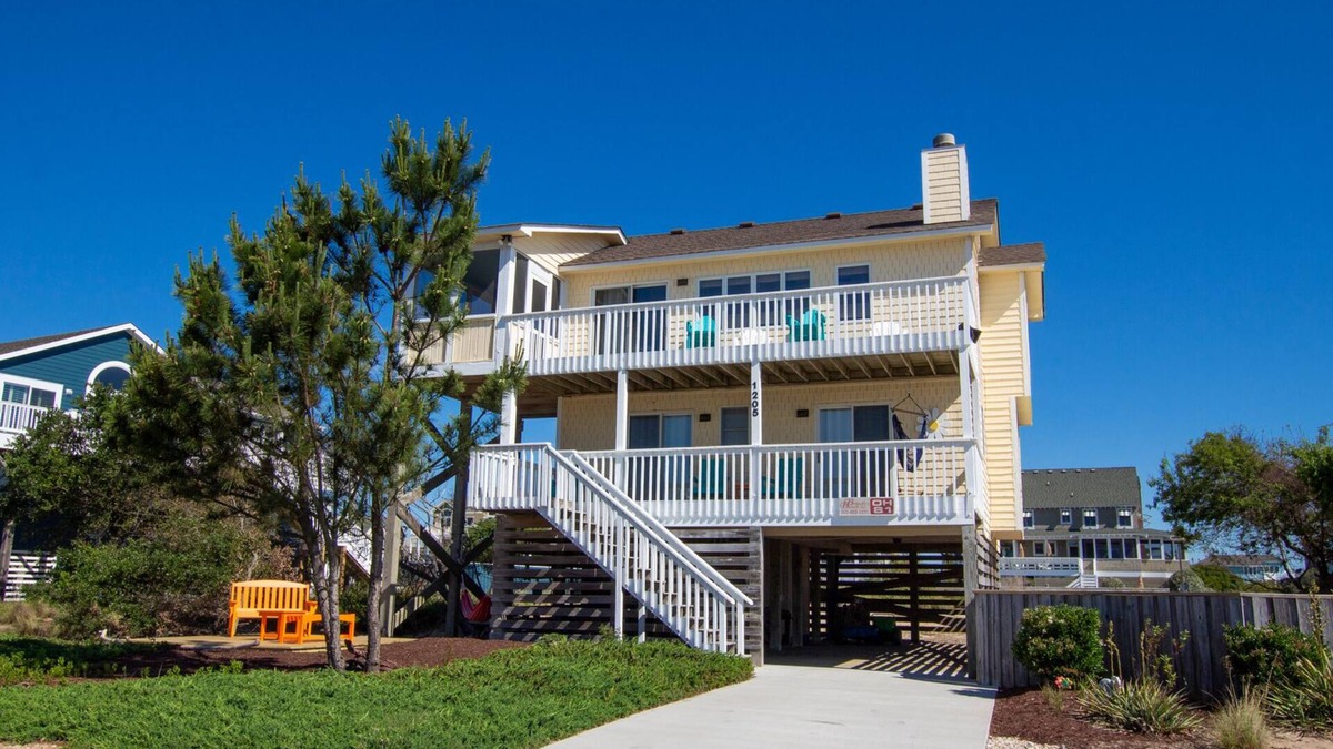 Ocean Hill House | Oceanside, Private Pool, Hot Tub, Screened Porch, Close to Beach! OH81, Lazy Daisy