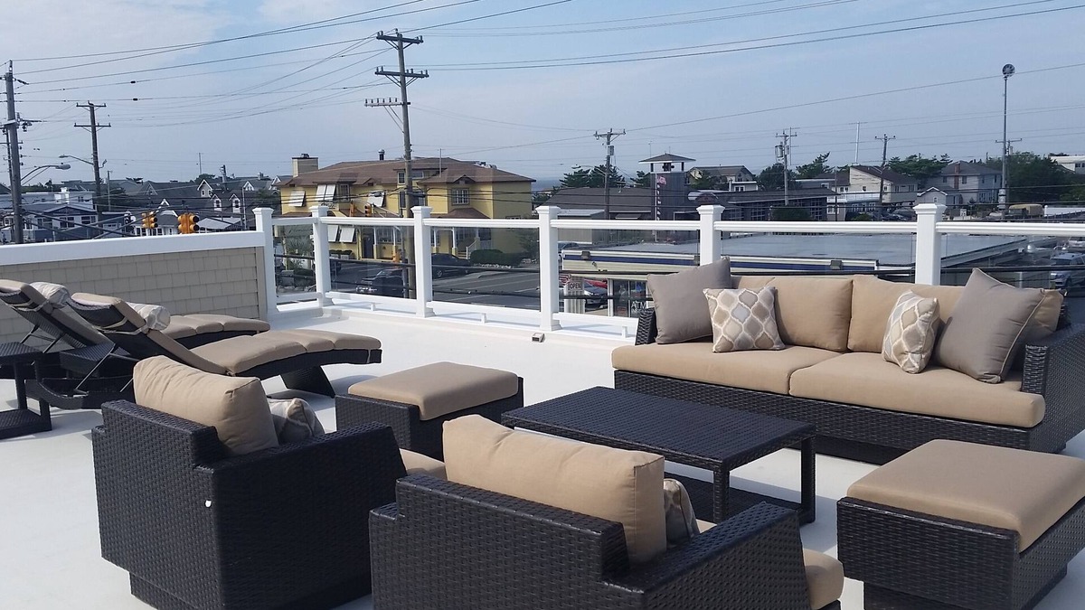 Harvey Cedars Apartment | Oceanside private Second floor with Roof Top Deck Center of Harvey Cedars