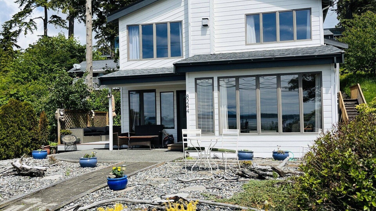 Birch Bay Cottage | Oceanside Retreat ~ Private Beach in Quaint Seaside Town