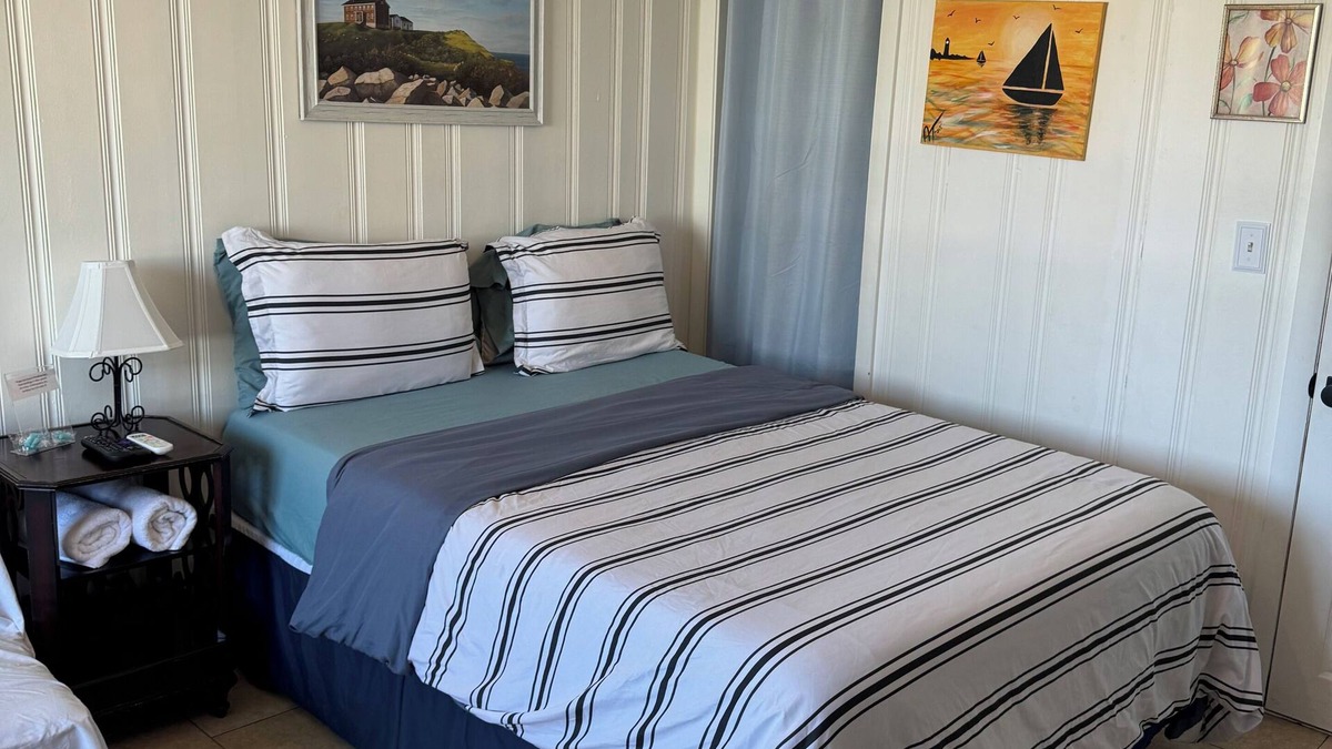 Hampton Apartment | Oceanside Room at North Beach Motel! Pet Friendly!