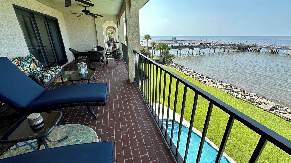 Saint Simons Island Condo | Oceanside, Top & Center at Pier Pointe-10% off most of yr for 7 or more nights